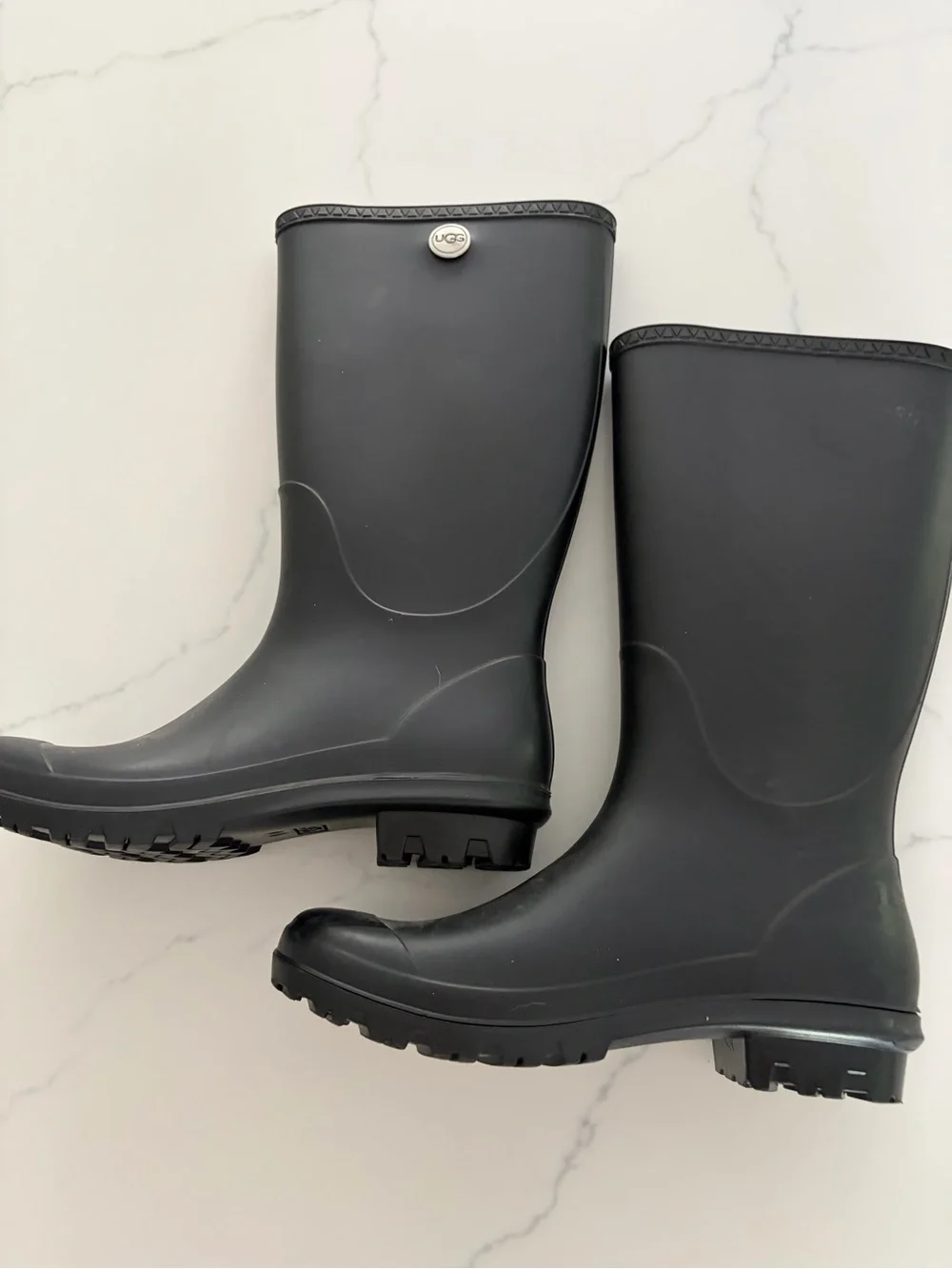 Ugg Size 9 Women's Shelby Matte Rain Boots - Black Like New.